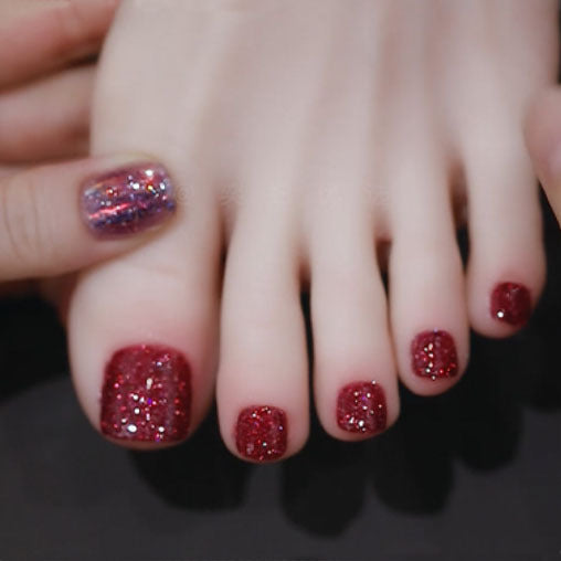 Glitzernde Pediküre Nagelkunst