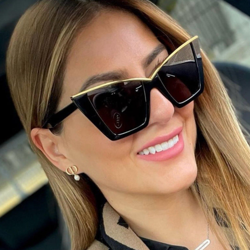 Damen extravagante Sonnenbrille mit einzigartigem Design und goldenen Akzenten Karnz