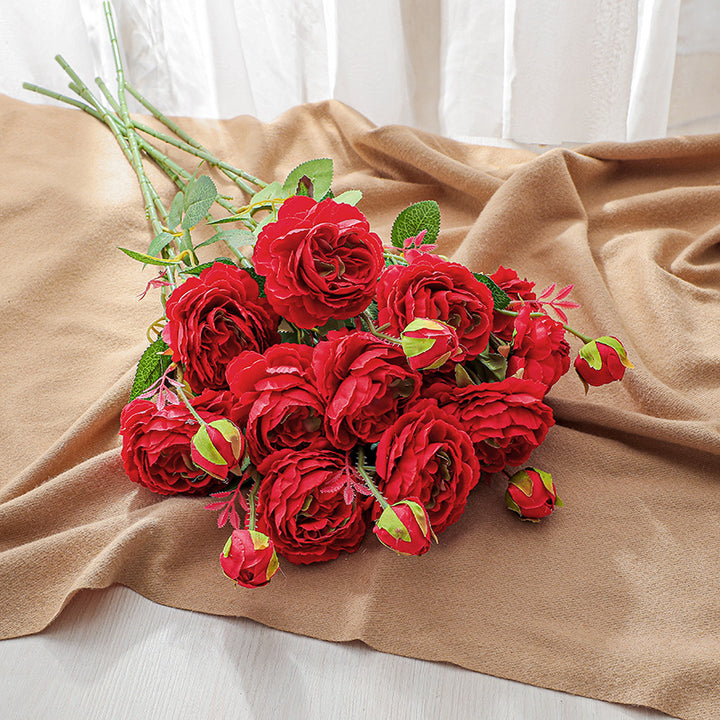 Eleganter künstlicher Rosenstrauß