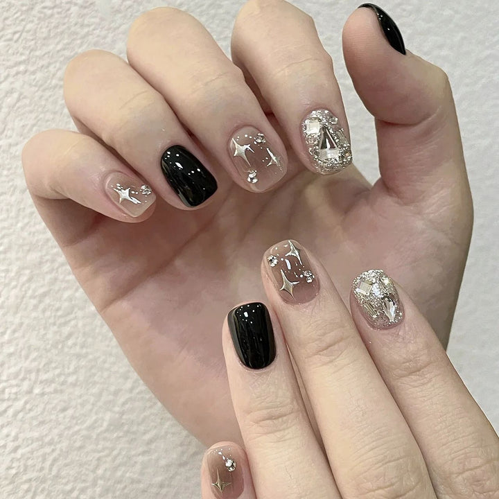 Glamouröses mit Edelsteinen verziertes Nail Art Set Karnz