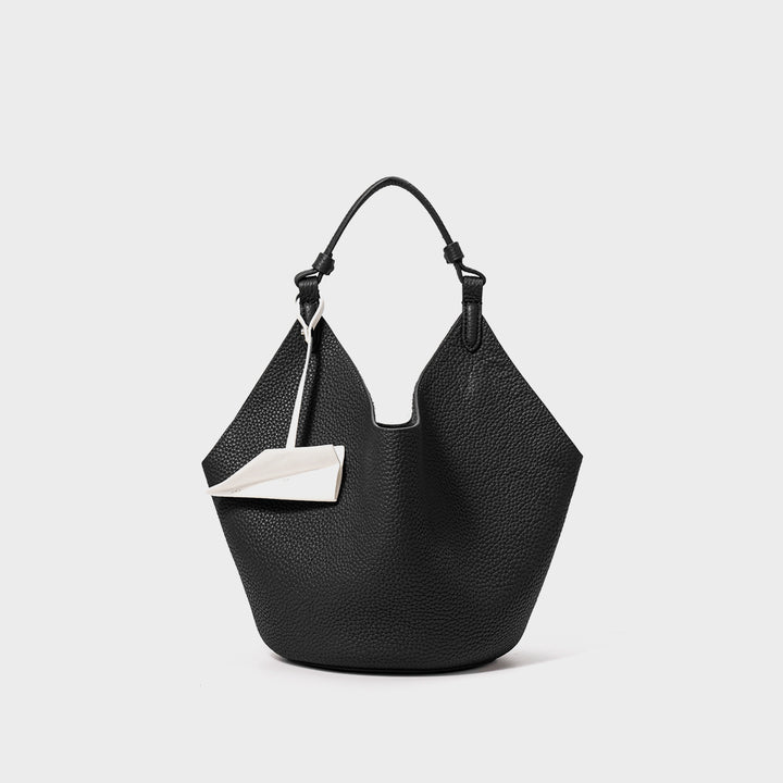 Schlaffes geprägtes Leder Hobo-Bucket-Tasche mit Oberarm und geometrischer Silhouette