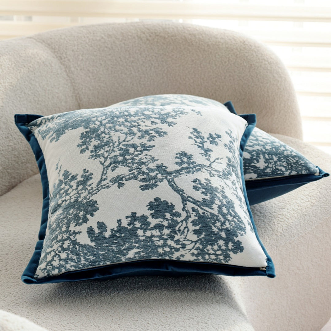 Quadratischer Kissenbezug mit feinem Toile‑Jacquard und seidiger Kederkante Karnz