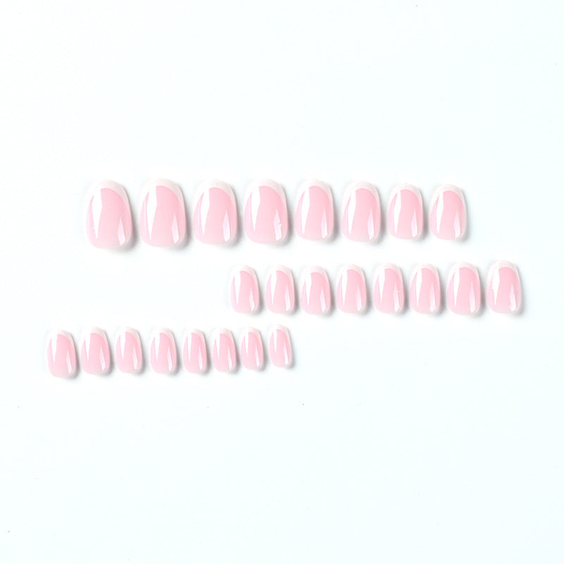 Elegante Nagelkunst mit französischen Spitzen Karnz