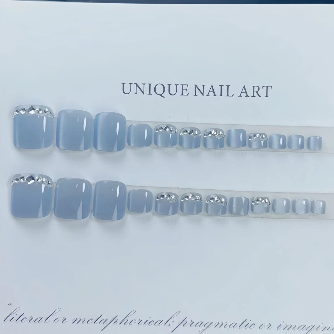 Elegante mit Strass verzierten Press-On Nails Karnz