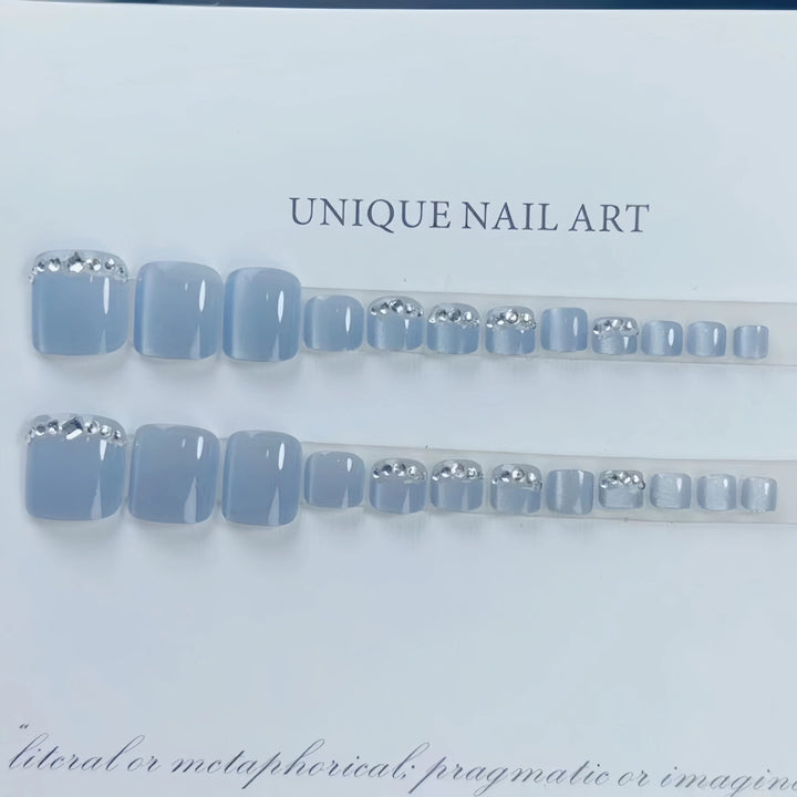 Elegante mit Strass verzierten Press-On Nails Karnz