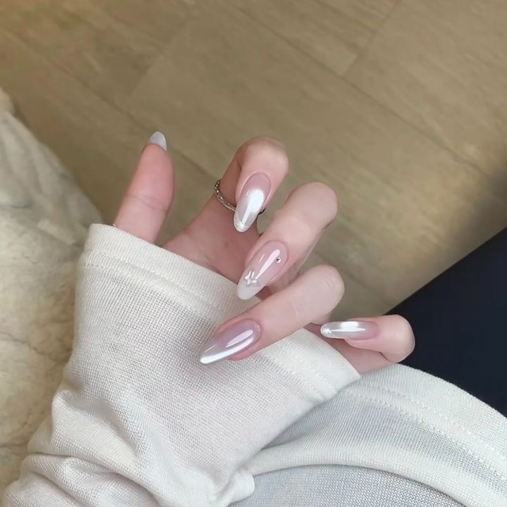Glitzernde French Tip Nagelverlängerungen