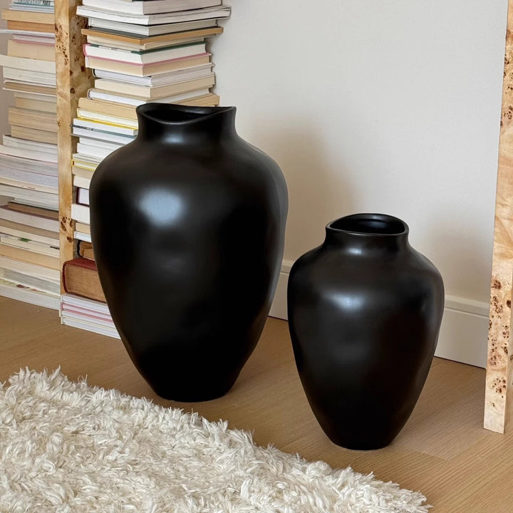 Elegante gewölbte Keramikvase
