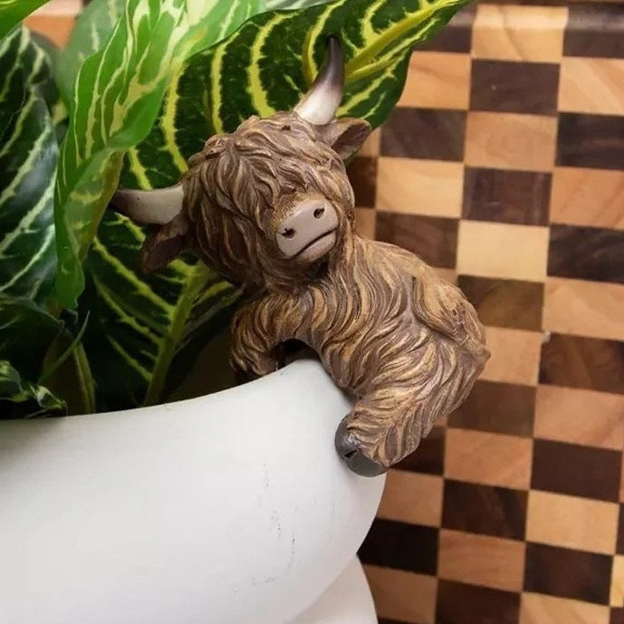 Highland Cow Dashboard Figurine Karnz