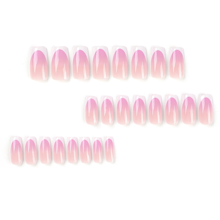 Kunstvolle Nagelverlängerungen mit zartem Ombre-Design Karnz