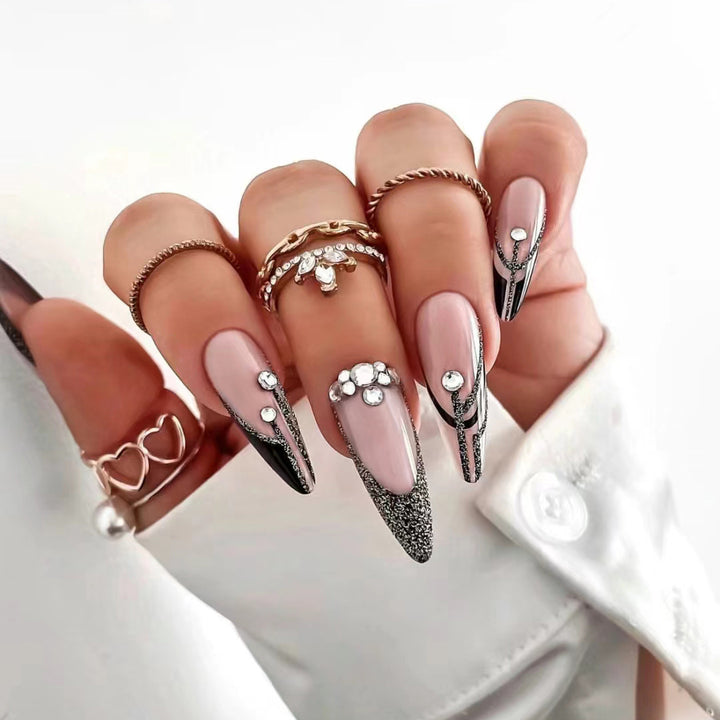 Glamouröse Stiletto Nagelkunst