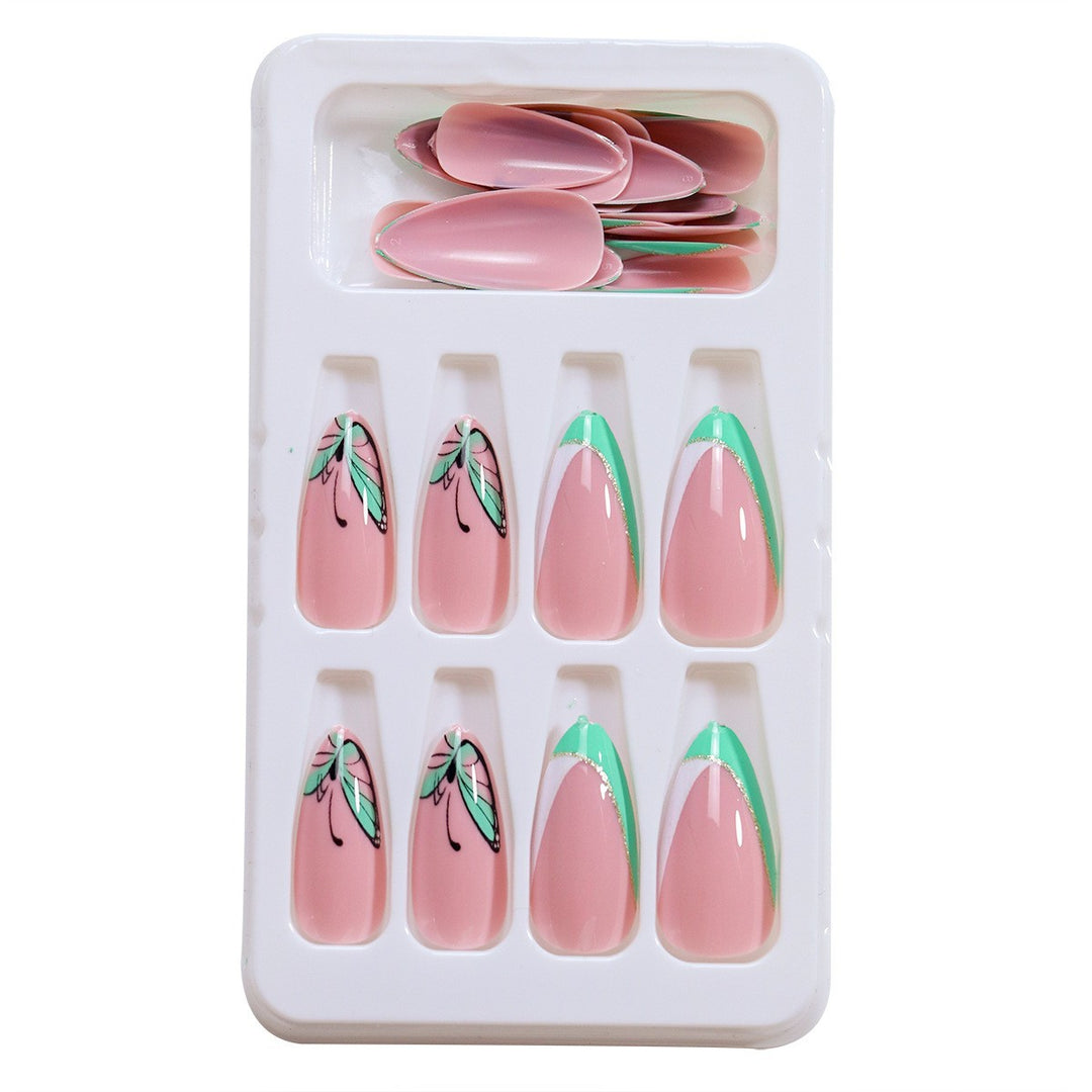 Kreatives Press-On Nageldesign Karnz