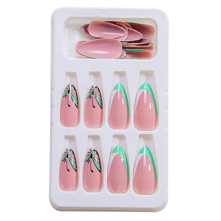 Kreatives Press-On Nageldesign Karnz