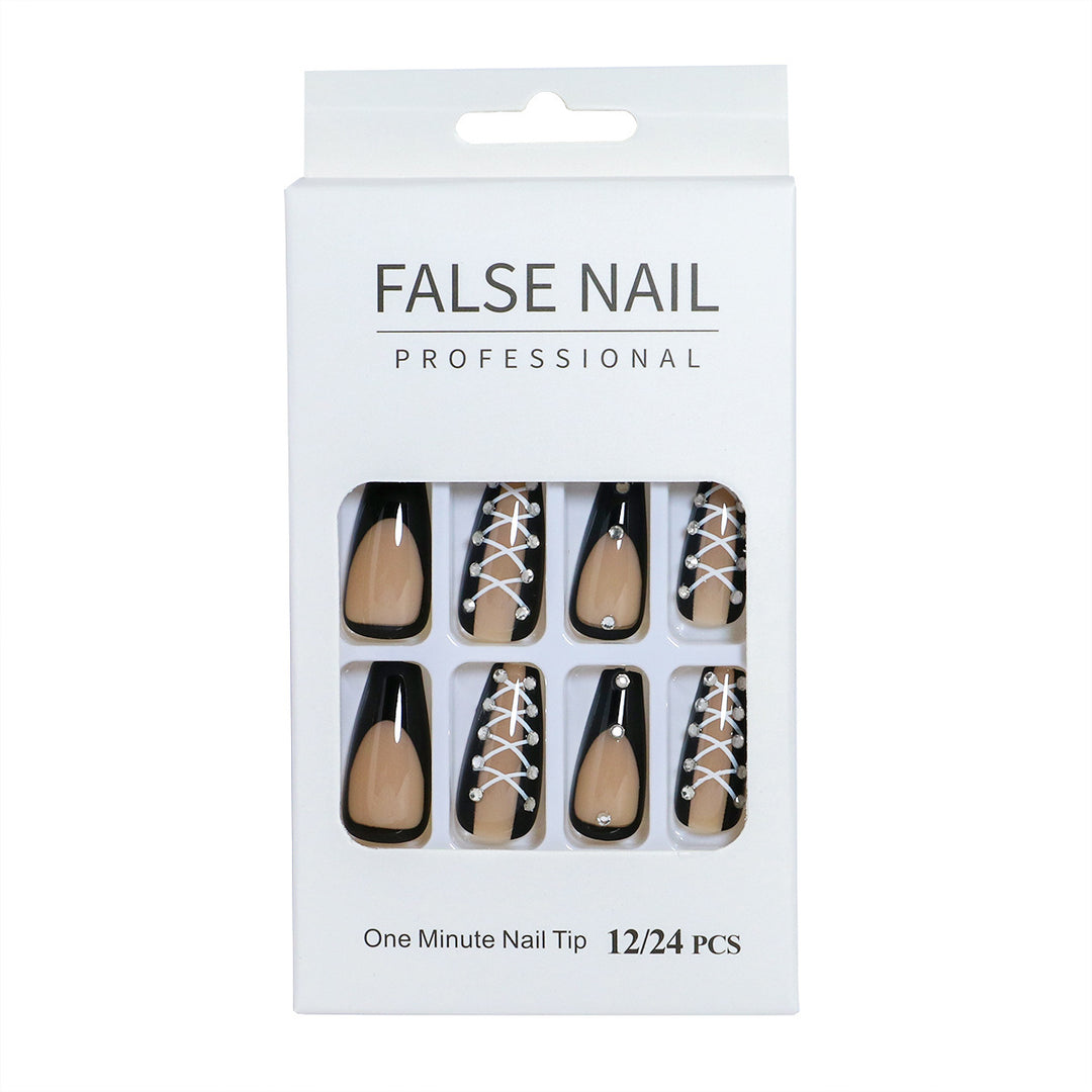 Dekorativer Press-On-Nagelset mit 3D-Akzenten Karnz