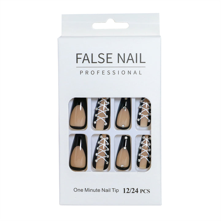 Dekorativer Press-On-Nagelset mit 3D-Akzenten Karnz