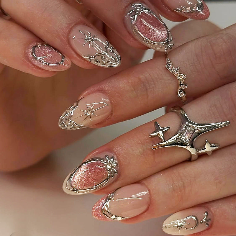 Dekoratives Press-On Nagelkunst-Set mit floralen und schimmernden Akzenten Karnz