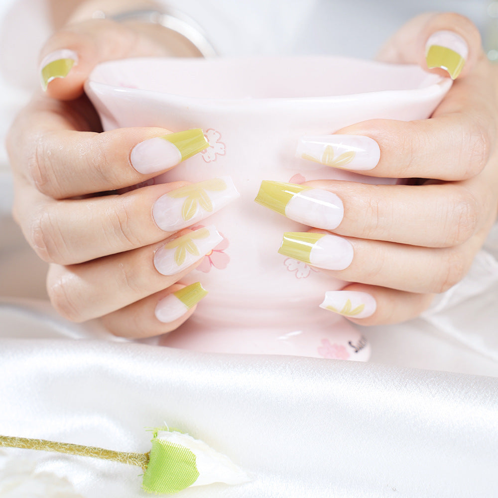 Florale Press-On Nagelspitzen Karnz