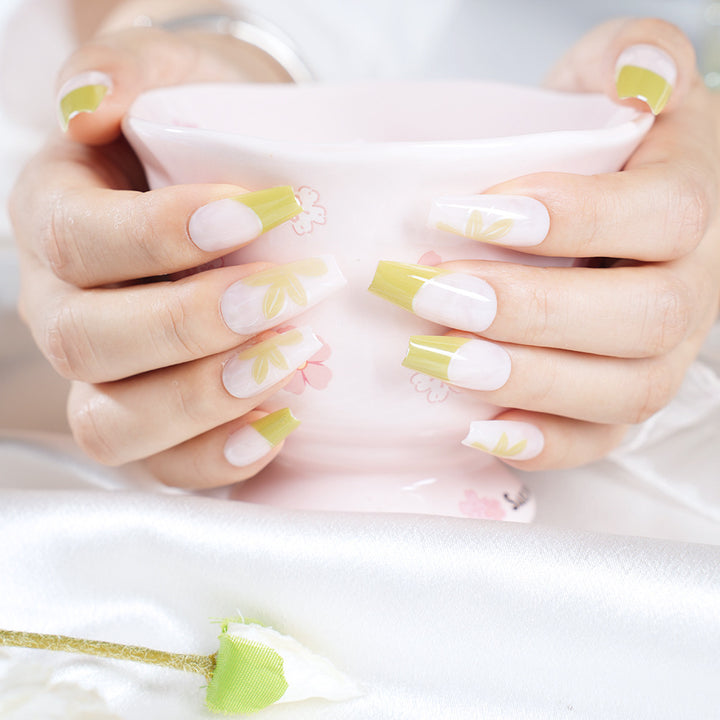Florale Press-On Nagelspitzen Karnz