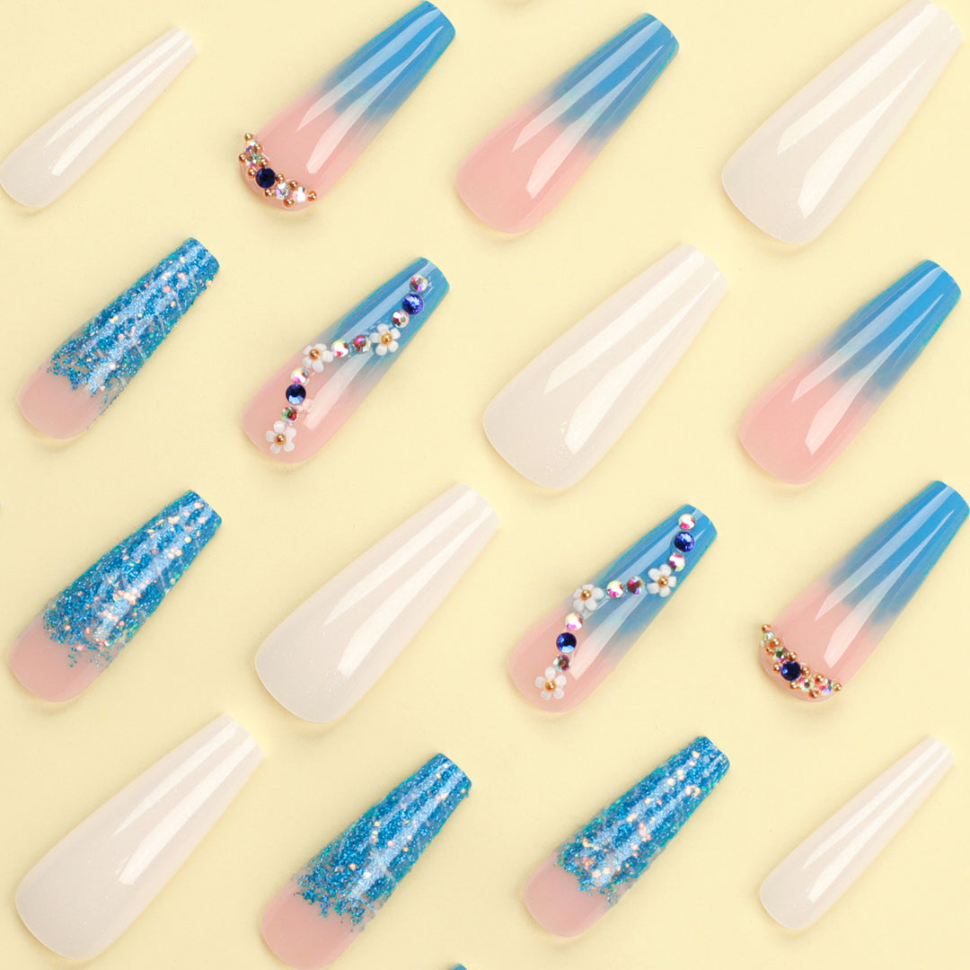 Kunstvolle Nagelverlängerungen mit floralem Ombre-Design Karnz