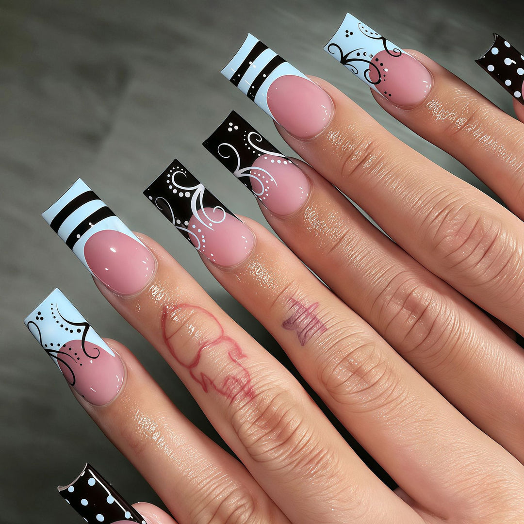 Künstlerische Nagelkunst Karnz