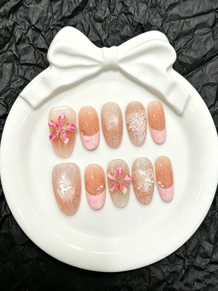 Blumen-Prägung Press-On Nagelset mit dekorativen Elementen
