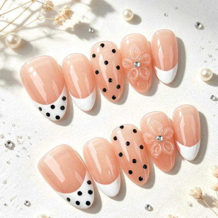 Elegante dekorative Nagelkunst-Tipps