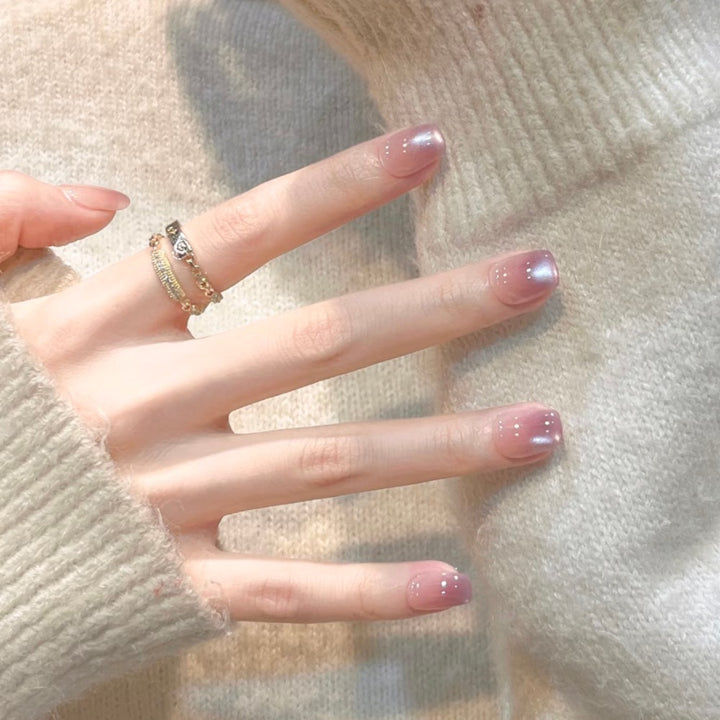 Glänzendes Press-On Nagelset mit elegantem Ombre-Effekt Karnz