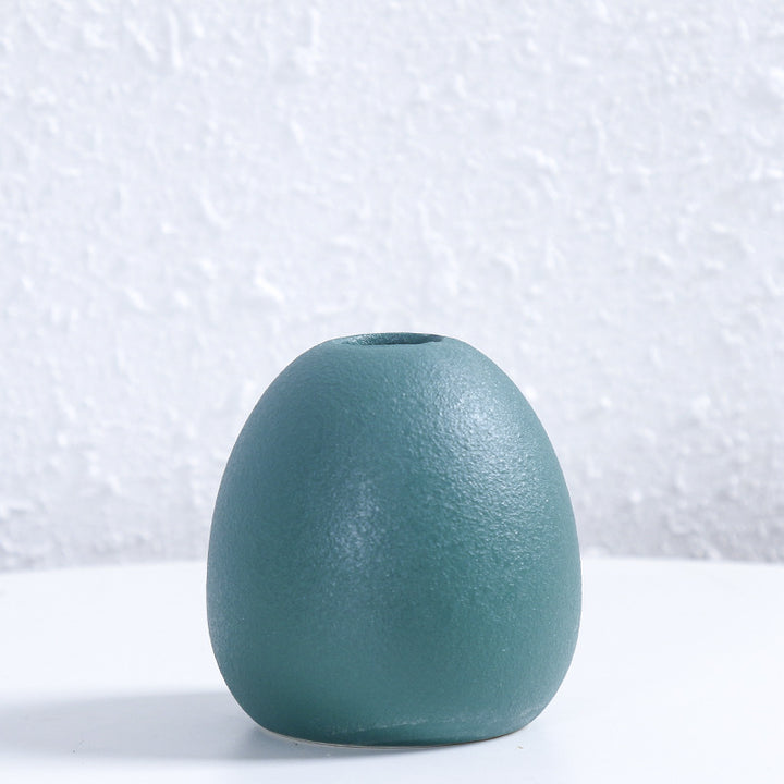 Zeitgenössische eiförmige Keramikblumenvase Karnz