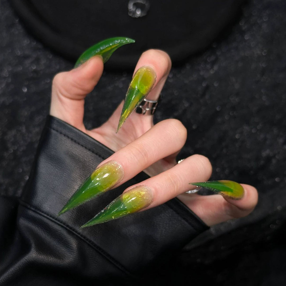 Stiletto Press-On Nail Enhancements mit Ombre Effekt