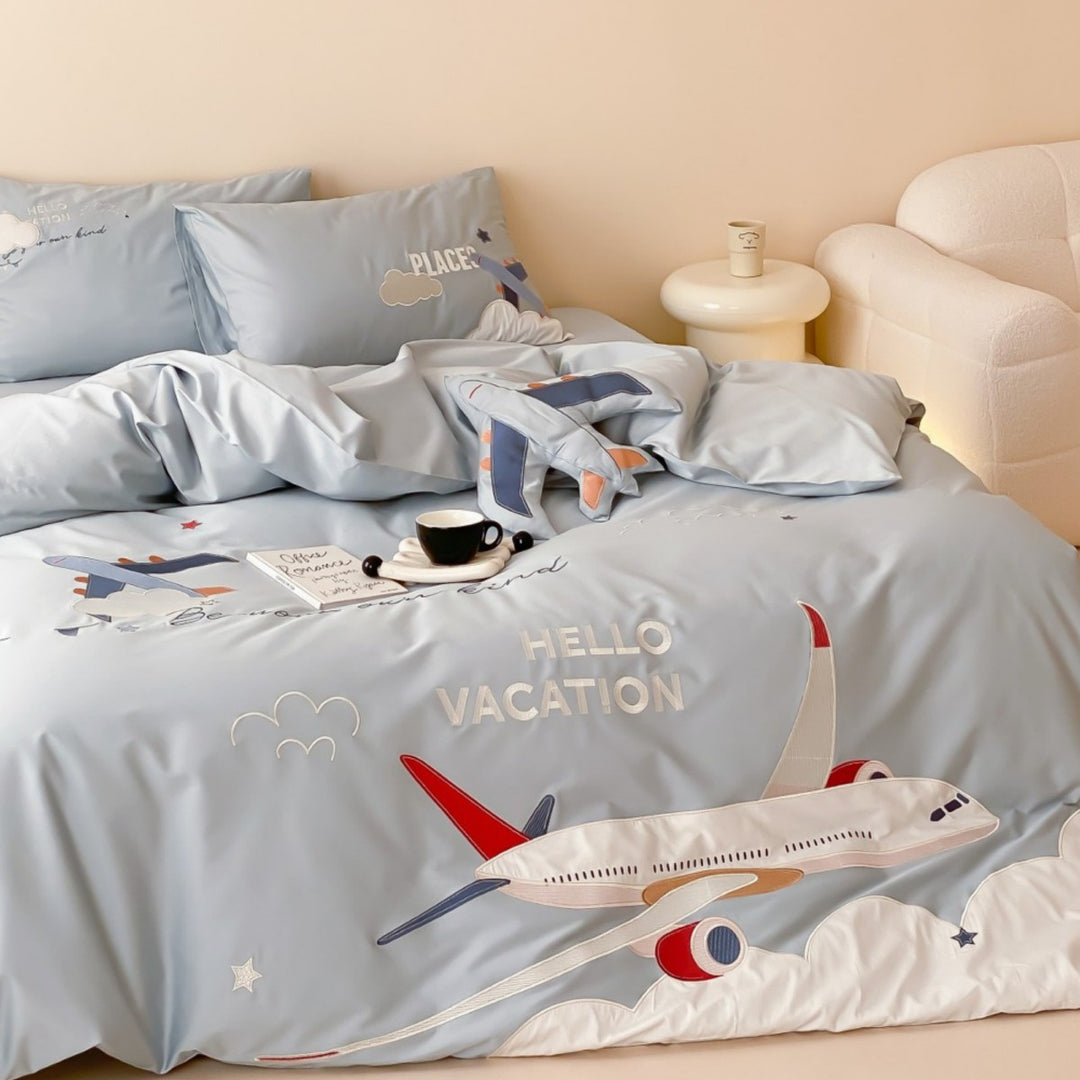 Kinder-Bettwäsche-Set mit verspieltem Flugzeug-Motiv aus Baumwollsatin