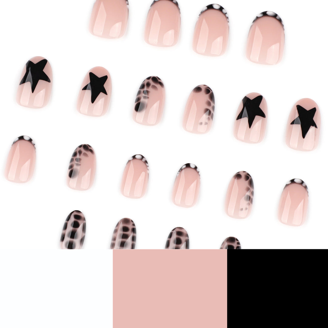 Kreative Nagelkunst mit schimmernden Sternen-Motiven Karnz