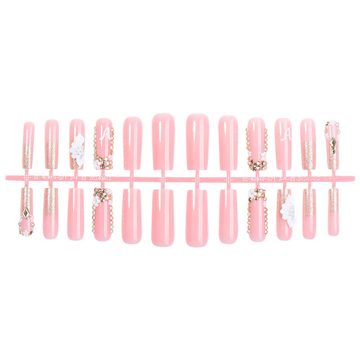 Kreatives Kunstnagelset mit zarten Blüten- und Glanzverzierungen Karnz