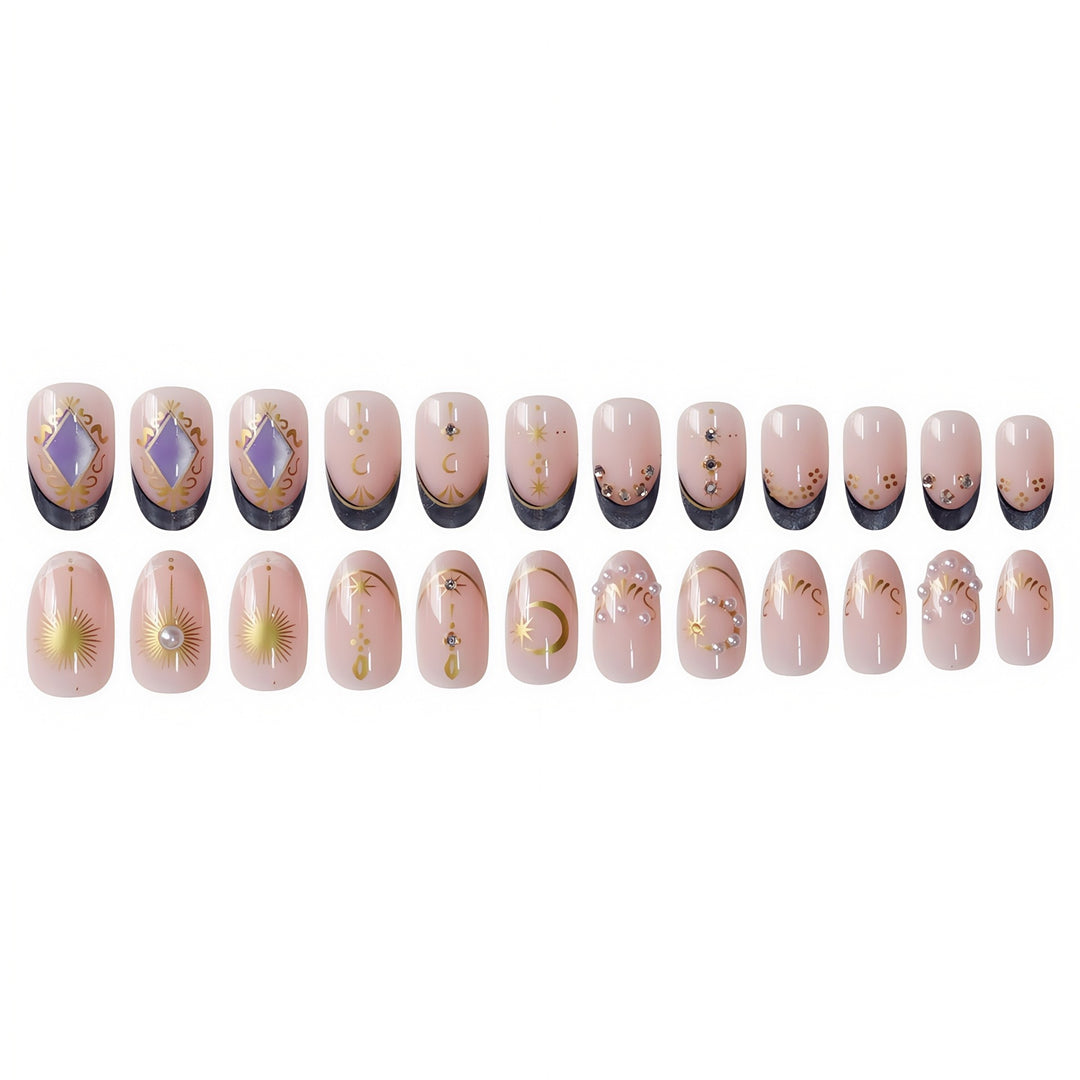 Elegantes Nageldesign Karnz