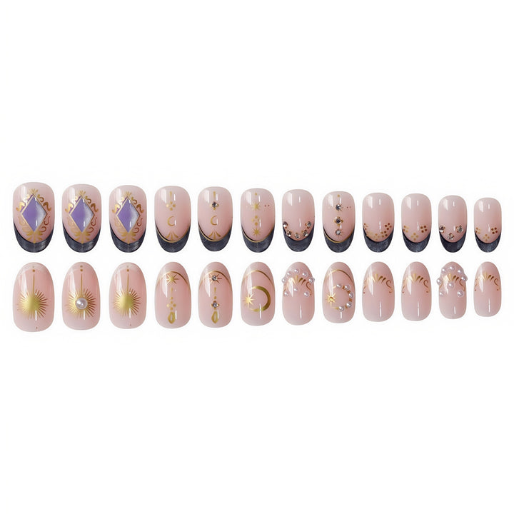 Elegantes Nageldesign Karnz