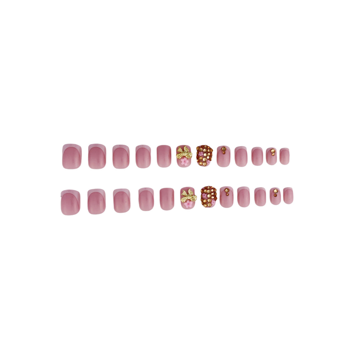 Glamouröse Strass- und Blumen-Nageldesign Karnz