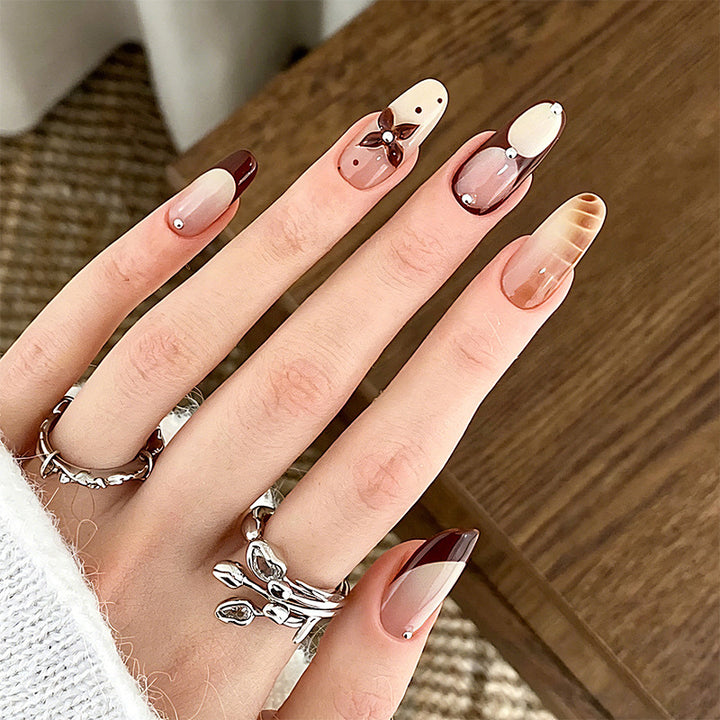Elegante Kunstnagel-Kollektion mit Glitzermotiven Karnz