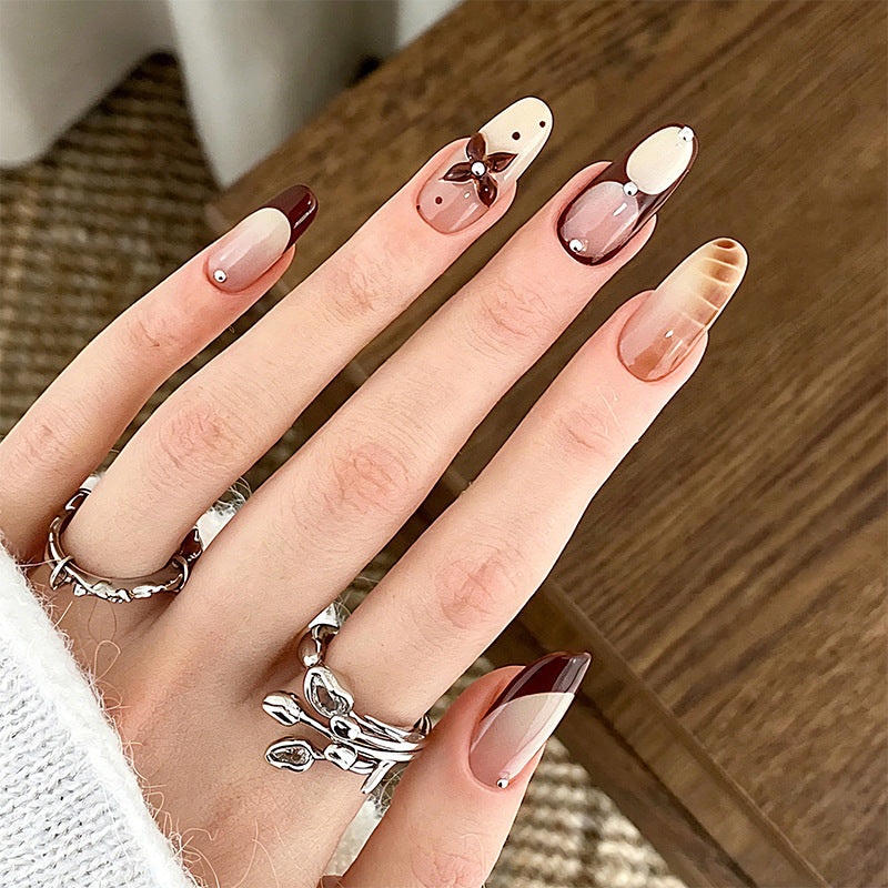 Kunstvolle 3D Nagelspitzen mit maritimem Design Karnz