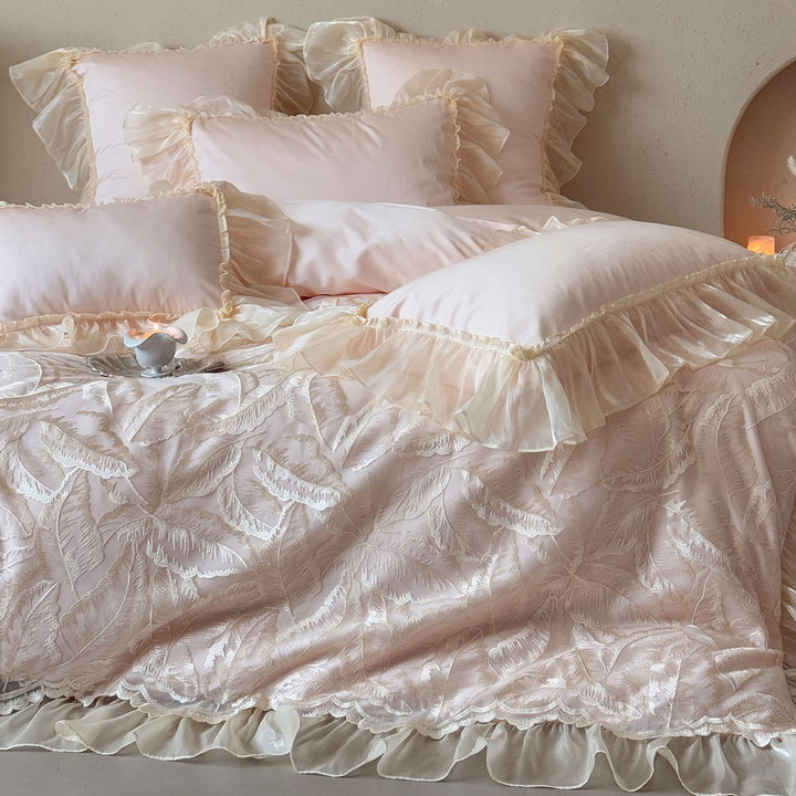 Luxuriöses Rüschensatin-Bettbezug-Set mit organza-besäumtem, besticktem Blätter-Jacquard-Bettüberwurf