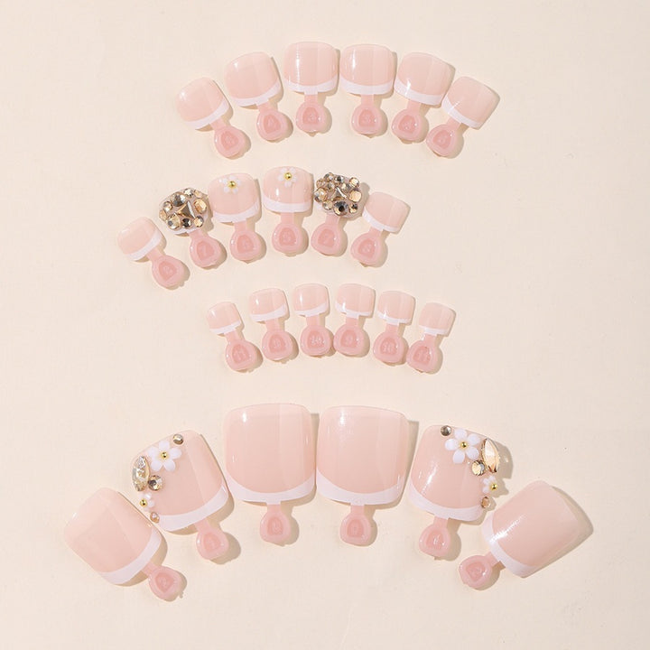 Kunstnagelset mit eleganten Glitzer- und Blumendetails Karnz