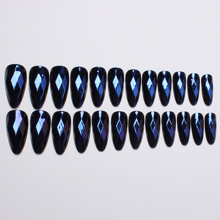 Diamantförmiges Press-On Nagelset Karnz