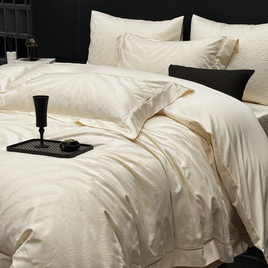Elegante Bettwäschegarnitur aus Baumwollsatin mit dezentem Wellen‑Jacquard und Satinkante