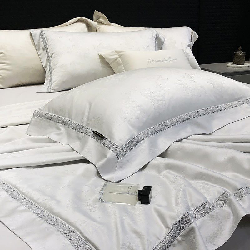 Luxuriöses Satin-Bettwäsche-Set mit Spitzenbordüre und feiner Steppverzierung