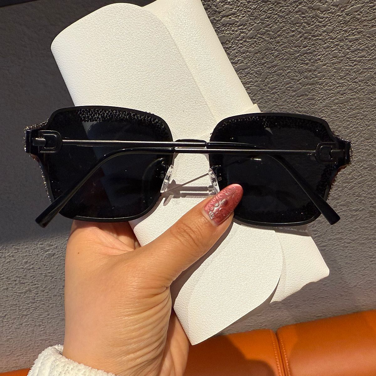 Damen Glamouröse Sonnenbrille mit funkelndem Strassbesatz Karnz