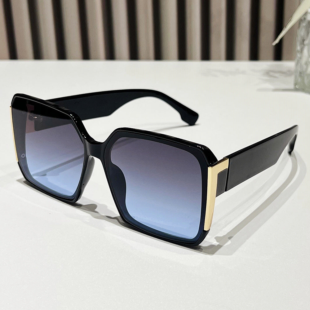 Damen modische Sonnenbrille mit eleganten Akzenten Karnz