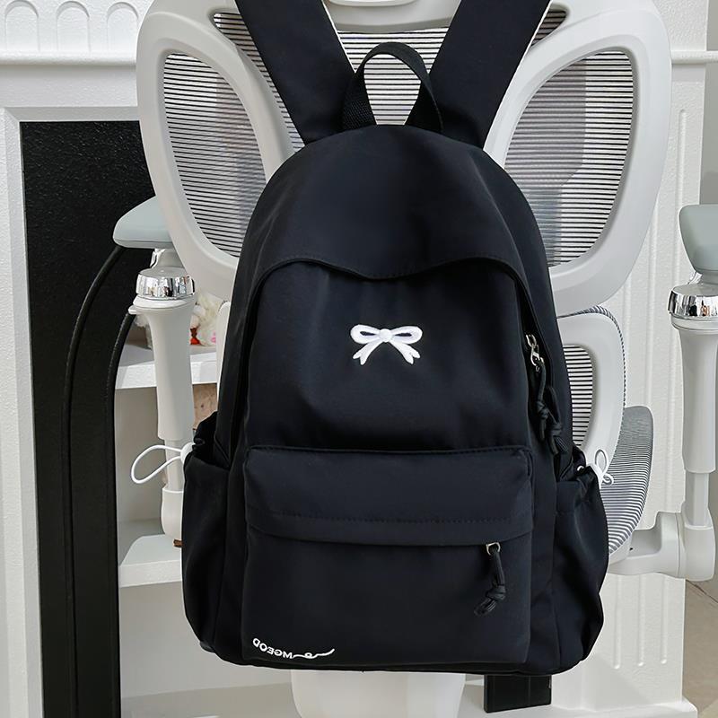 Lässiger Rucksack mit Schleifenverzierung