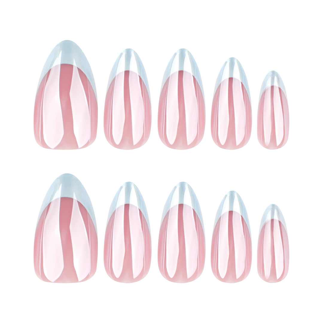 Elegante Stiletto-Nägel mit High-Gloss French-Tip Karnz