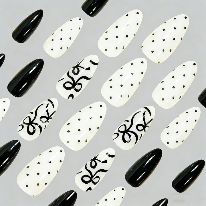 Künstlerisches Press-On-Nagelset mit Schleifen-Designs Karnz