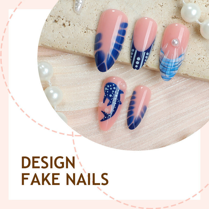 Kunstvolle Nagelspitzen mit maritimen Motiven Karnz