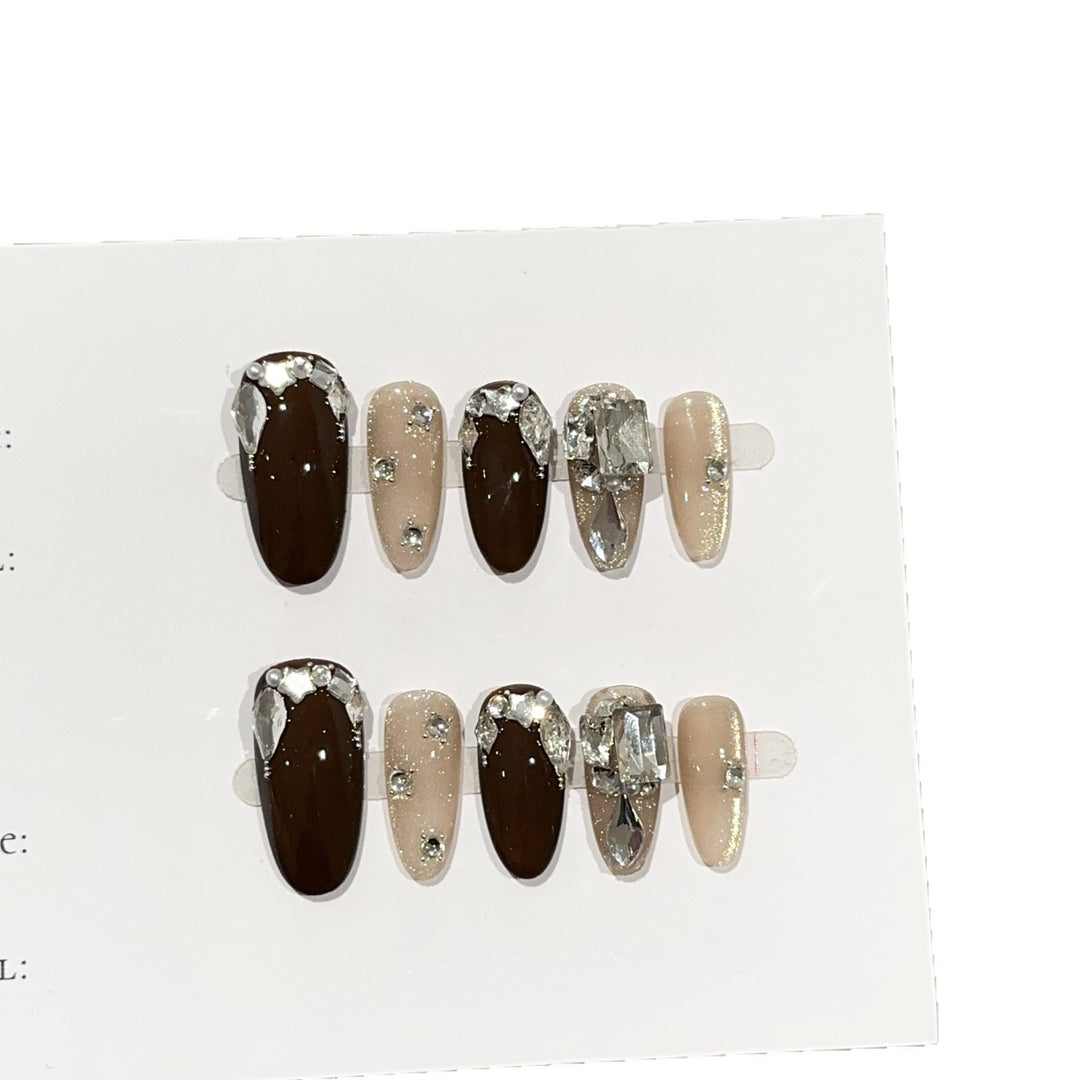 Stylisches Press-On Nagelkunst Set mit Kristallakzenten