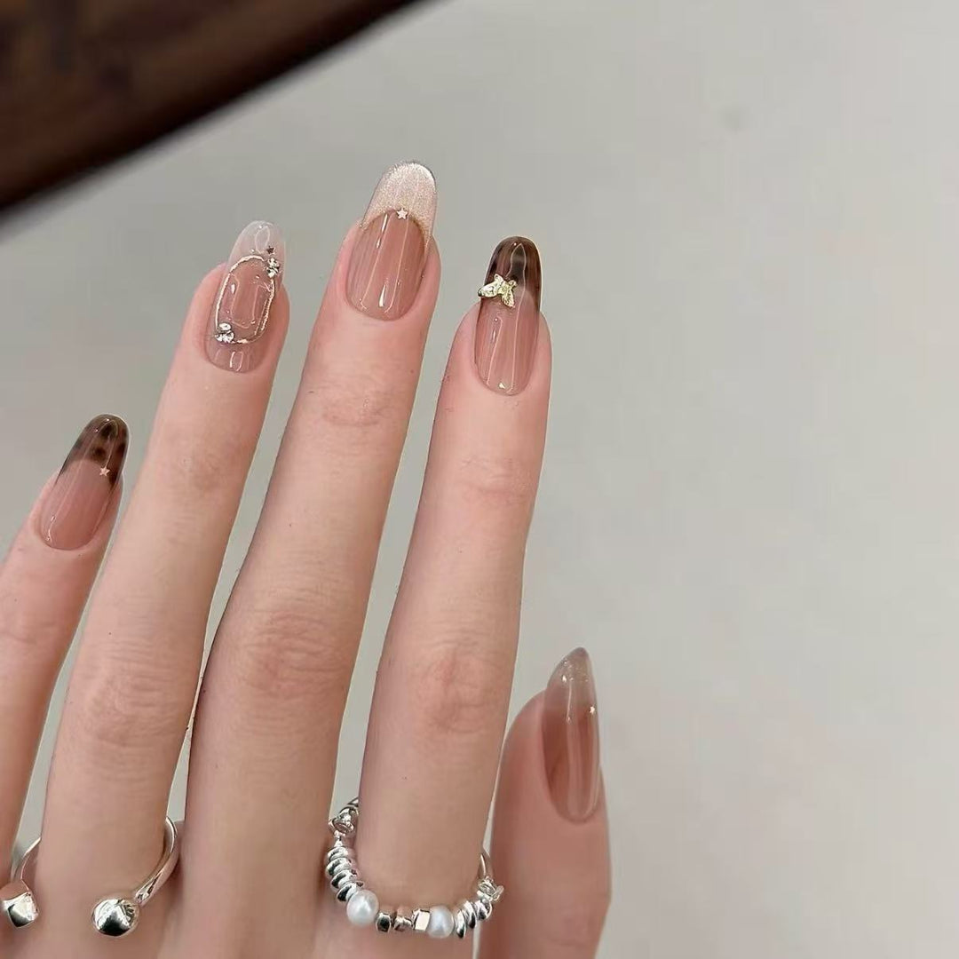 Künstlerische dekorative Nagelverzierungen