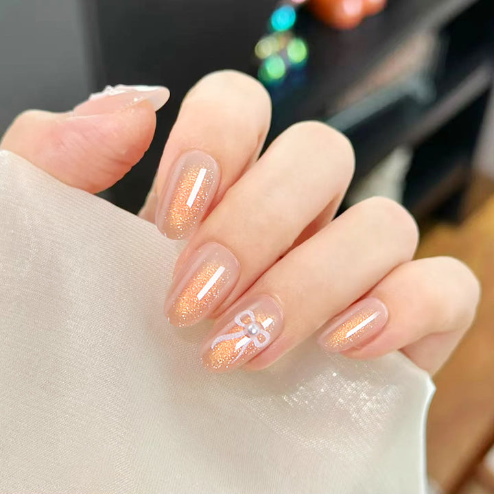 Glamouröse Kunstnagelspitzen mit Glitzerakzenten Karnz